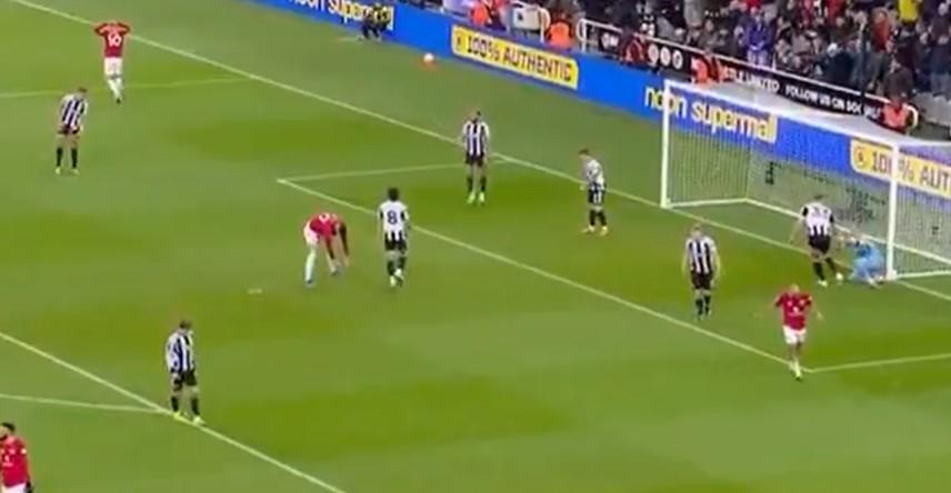 开云体育入口-战犯表现,姆伯莫一脚踢飞绝佳机会,库尼亚抱头、谢什科捶地