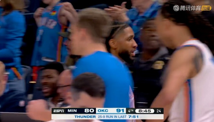 开云-行云流水!雷霆连续展现团队配合打出一波25-9重新领先到两位数